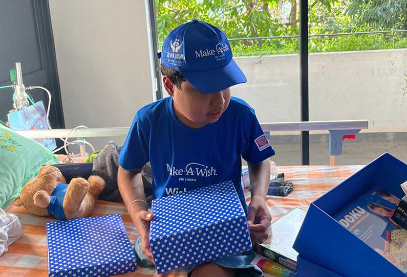 I Wish to Have a Tab & Head Phones